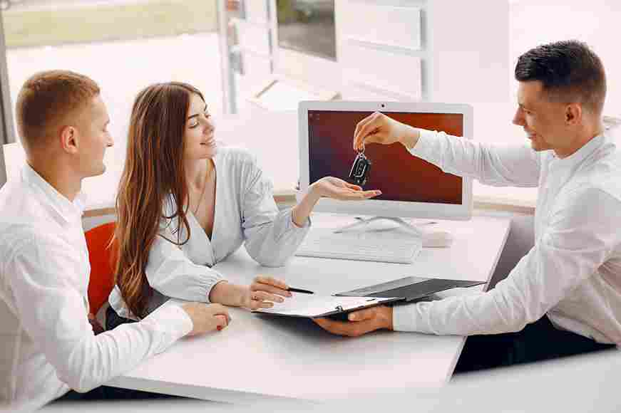 Why Choose a Property Dealer in Ashok Vihar or a Property Agent in Delhi for Your Next Purchase