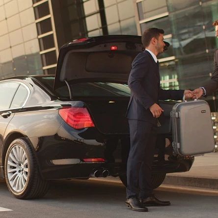 Legacy AirportTransfers: The Name Behind Smooth, Stylish Departures